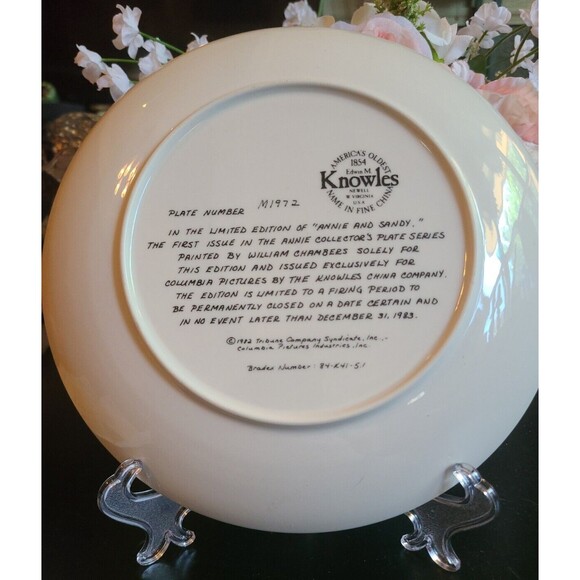 The Edwin M. Knowles China Co. "Annie And Sandy" Collector Plate 1983 - Picture 2 of 6